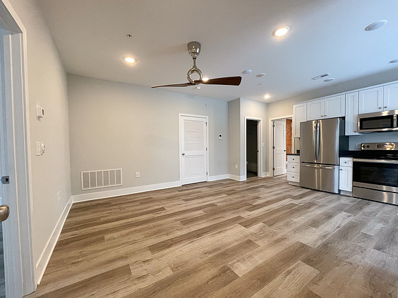 845 N 63rd-10