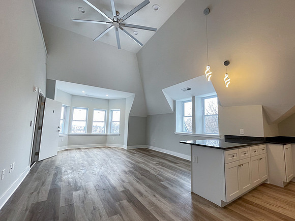 845 N 63rd-121