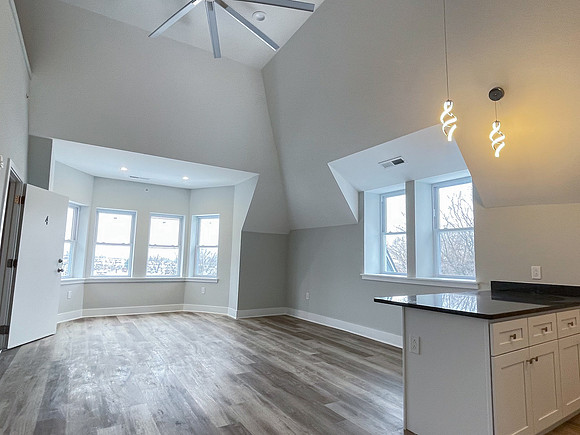 845 N 63rd-122