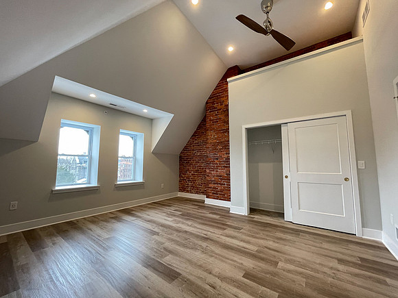 845 N 63rd-211